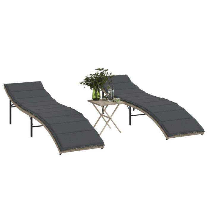 Chaises longues lot de 2 avec table gris clair résine tressée | Mobilier & Déco