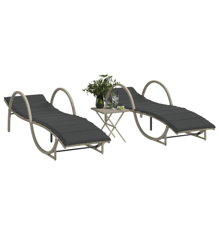 Chaises longues lot de 2 avec table gris clair résine tressée | Mobilier & Déco