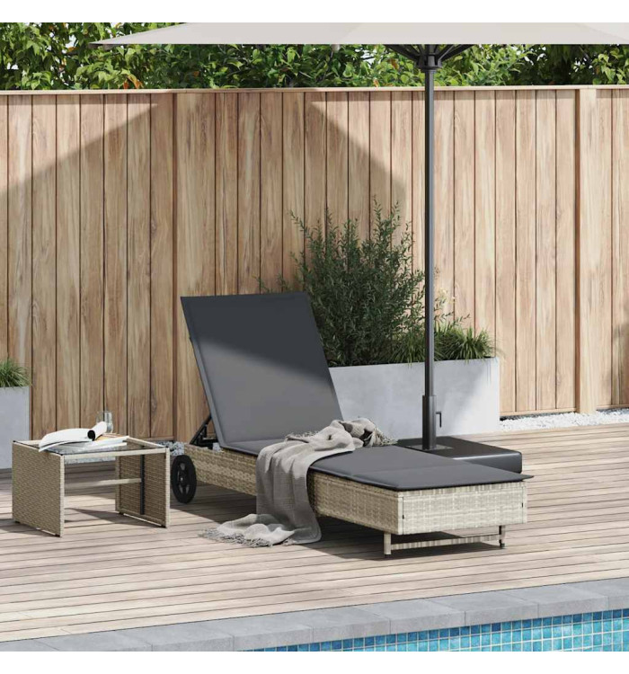 Chaise longue avec roues et coussins gris clair résine tressée | Mobilier & Déco